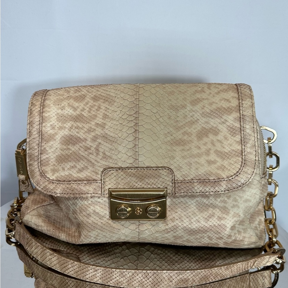 Rachel Zoe beige snakeskin purse with gold chain